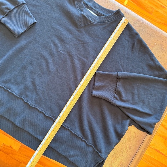 AE Big Hug Crew Neck Sweatshirt, size Large, Black - Picture 4 of 7